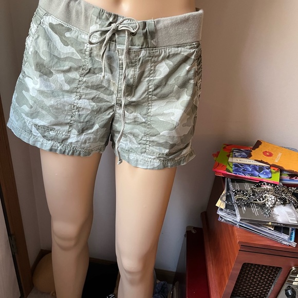 Top VS size Large, bottom size 2 Brand Ana - Picture 3 of 16